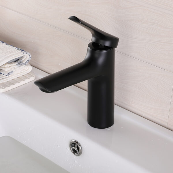 Single hole hot and cold faucet